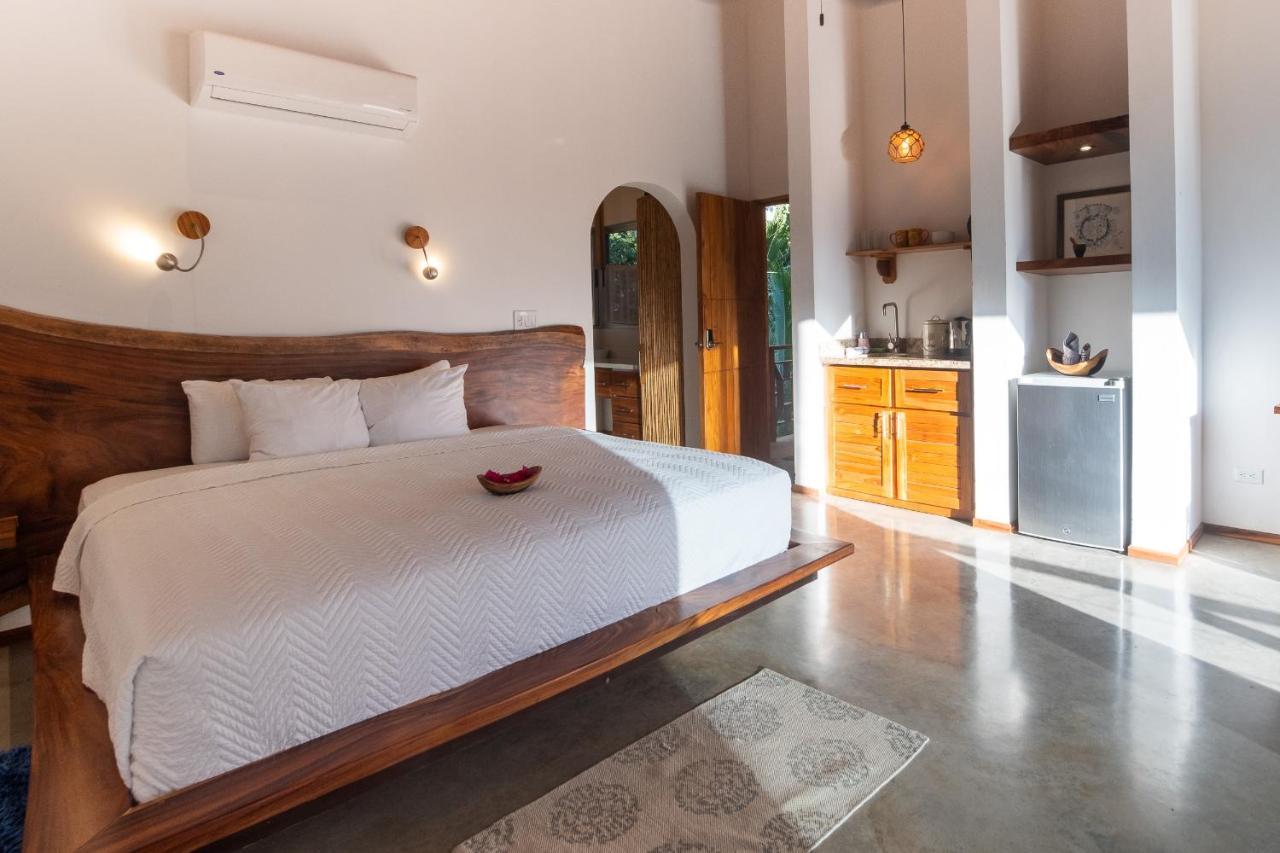 Iluminar Beachfront Suites Nosara Exterior photo