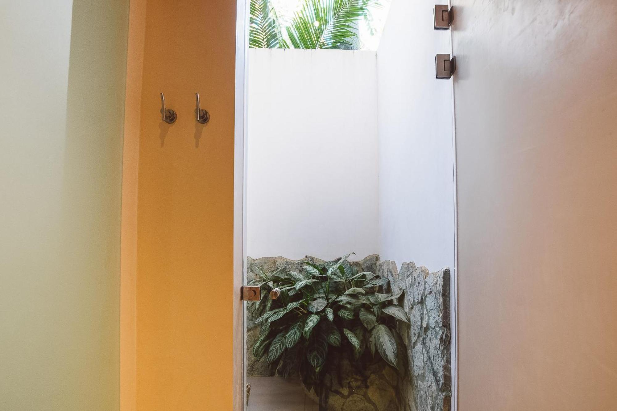 Iluminar Beachfront Suites Nosara Room photo